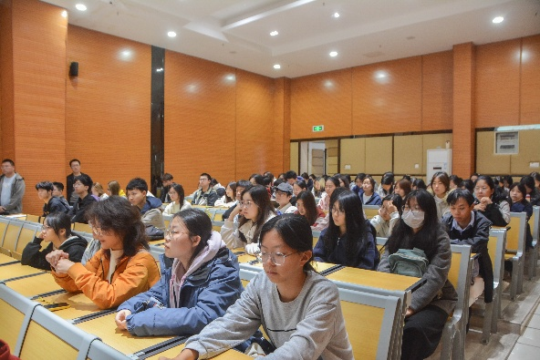 筑牢宿舍安全防线，守护校园平安...